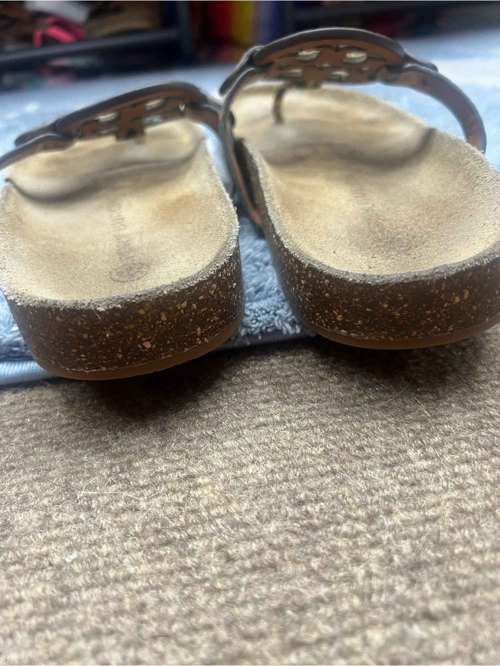 Tory Burch Snake Embossed Logo Thong Sandals in Tan and Gold - Picture 4 of 8